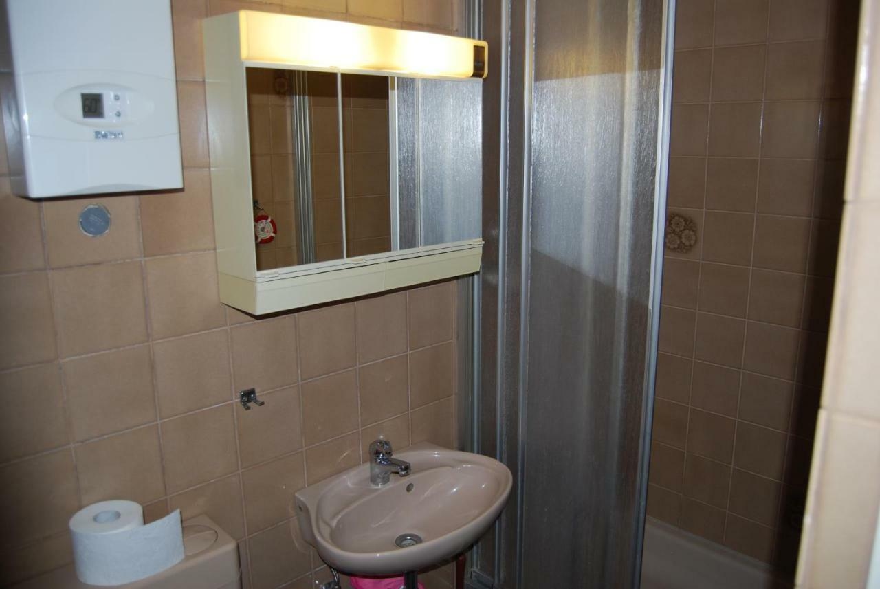 6 Schulstrasse Apartment Biebertal Екстериор снимка