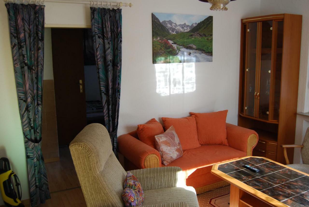 6 Schulstrasse Apartment Biebertal Екстериор снимка